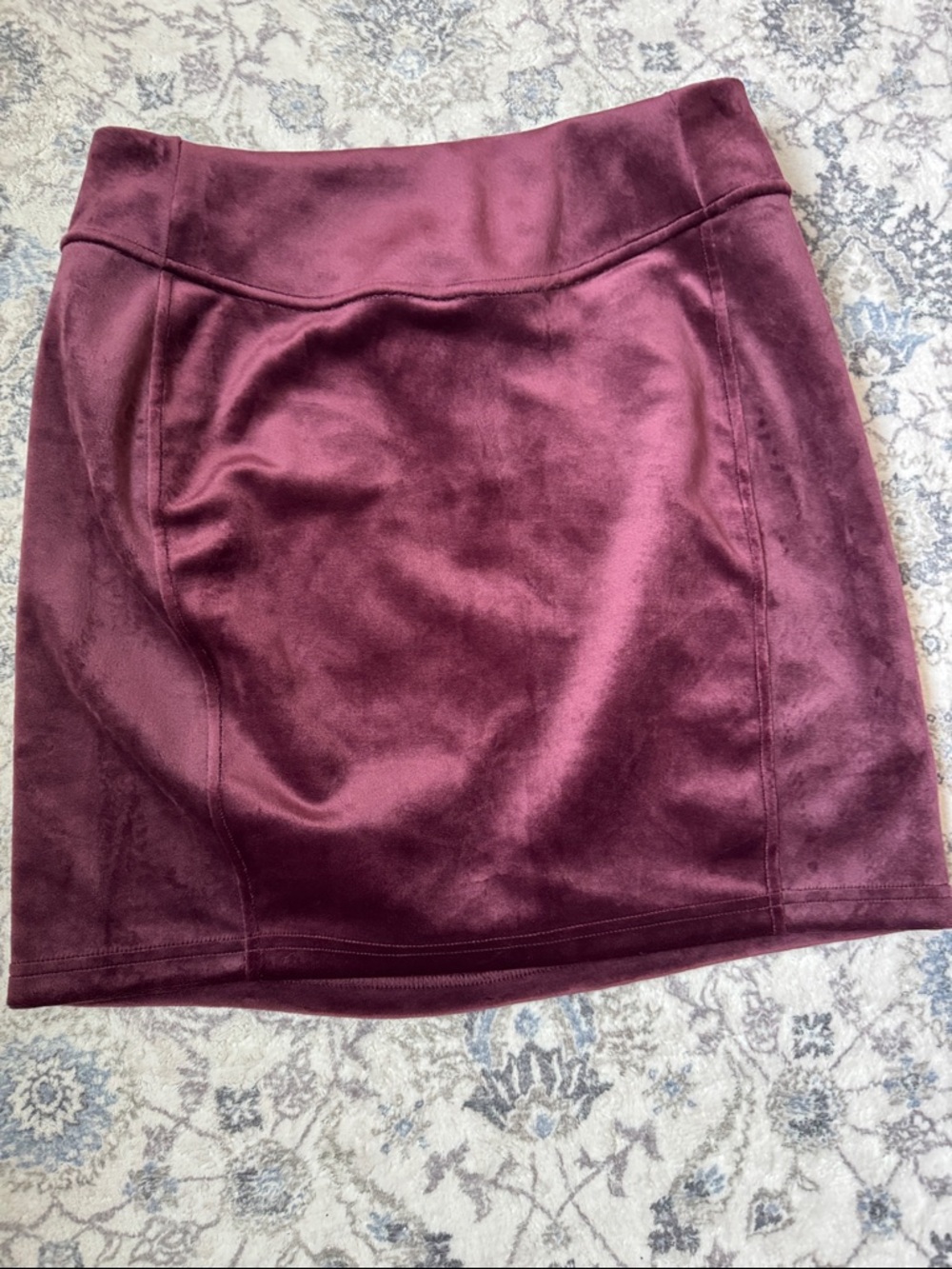 lululemon athletica Velvet Pencil Skirt in Plum. Size SP